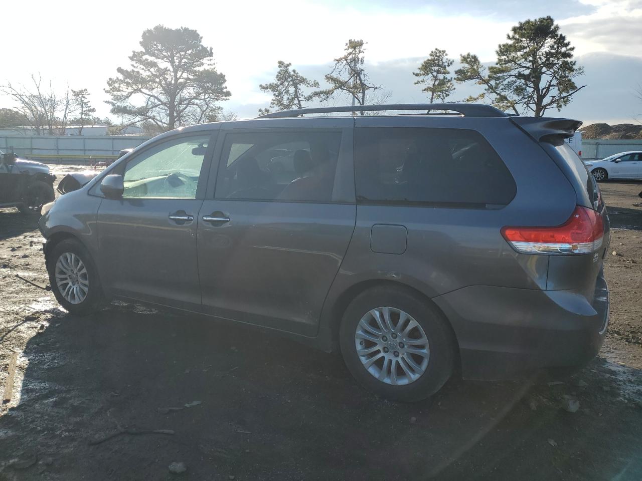 2012 Toyota Sienna - Image 2