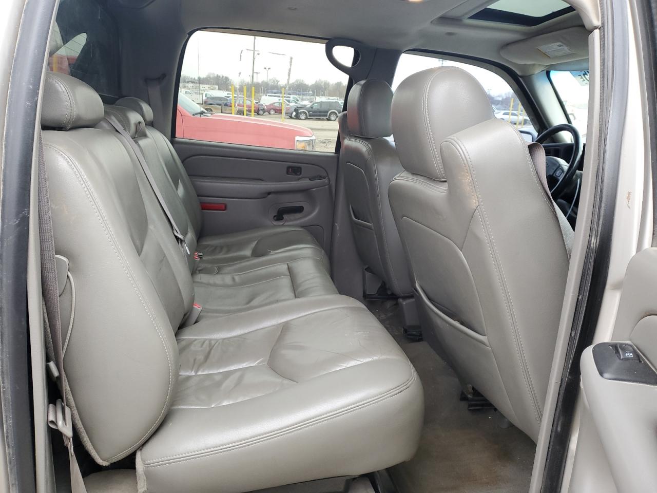 2006 Chevrolet Avalanche - Image 10
