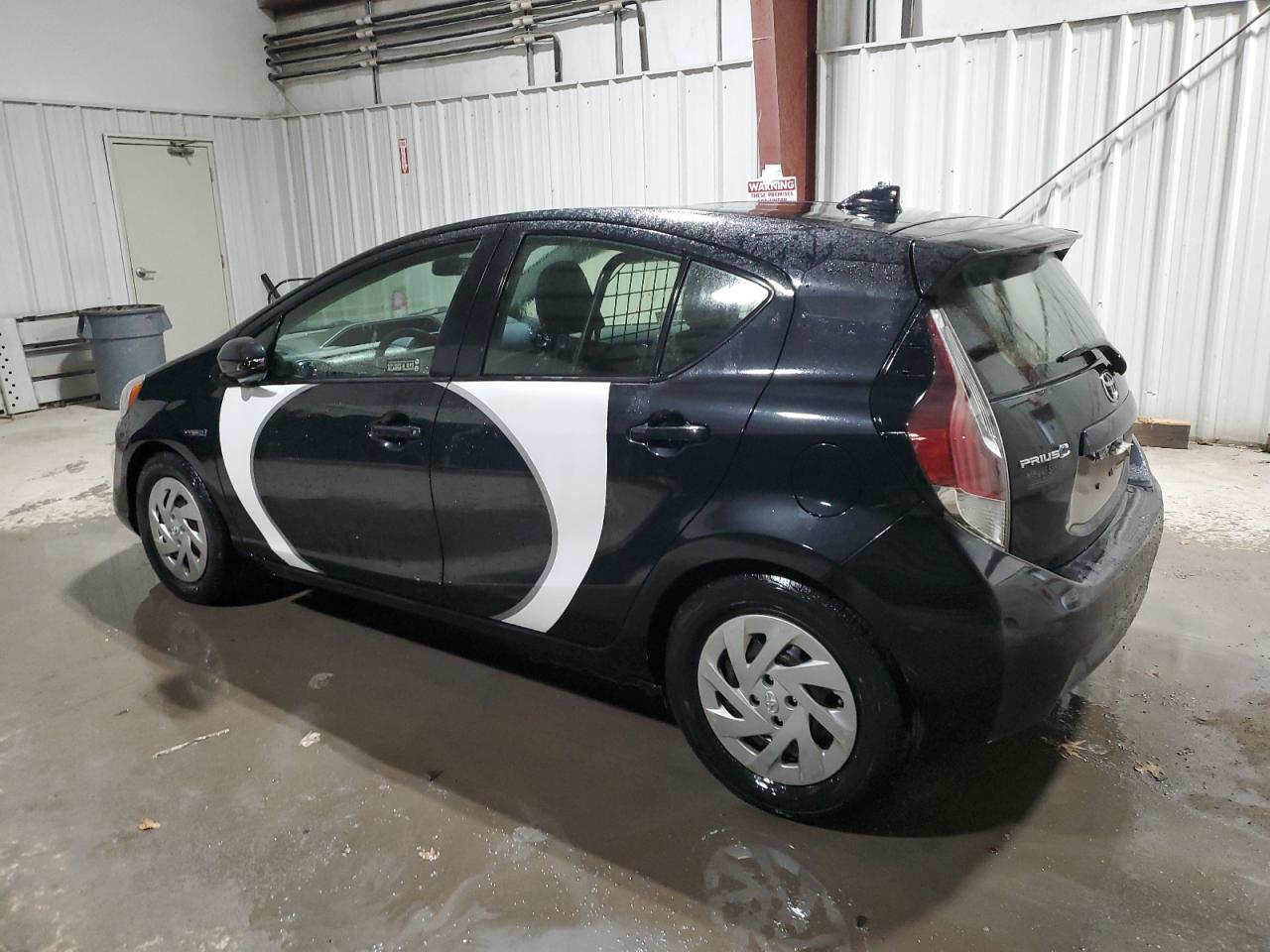 2016 Toyota Prius - Image 2