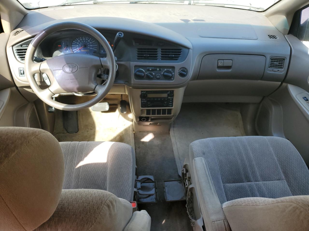 2002 Toyota Sienna - Image 8