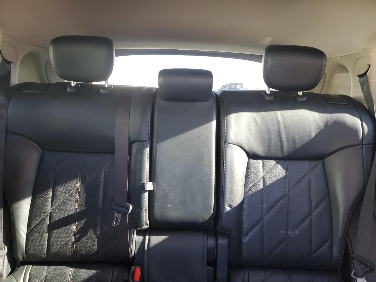 2016 Infiniti QX70 - Image 10