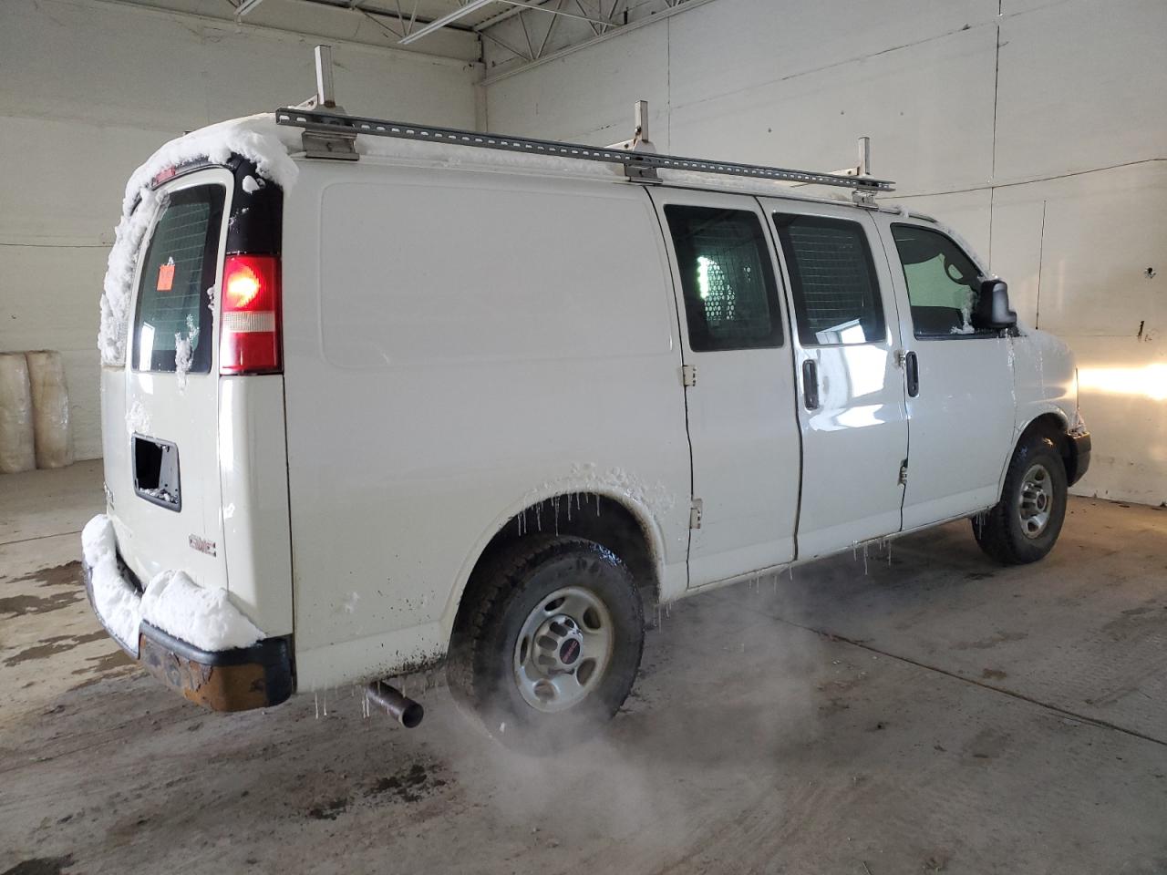 2015 GMC Savana - Image 3