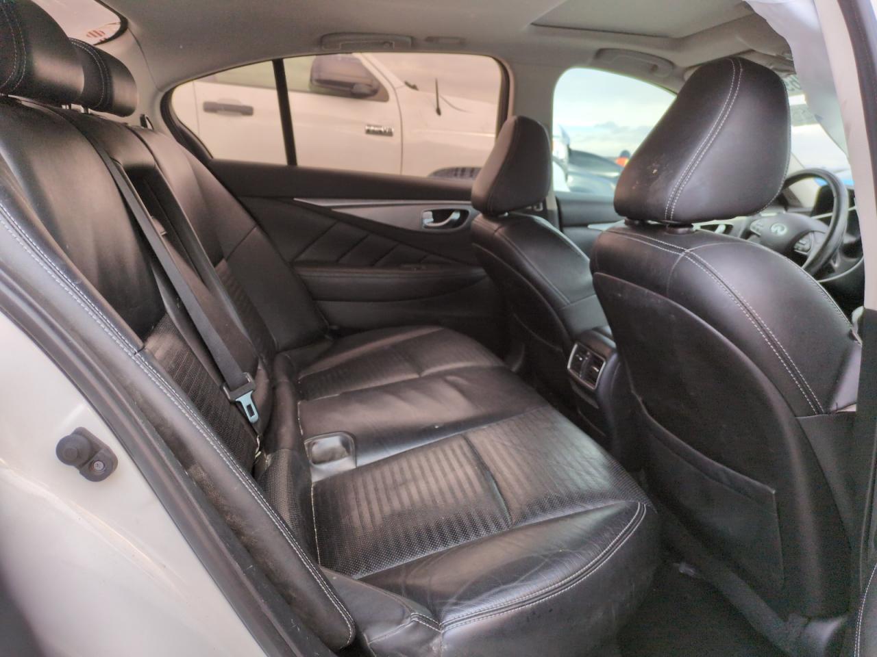 2015 Infiniti Q50 - Image 10
