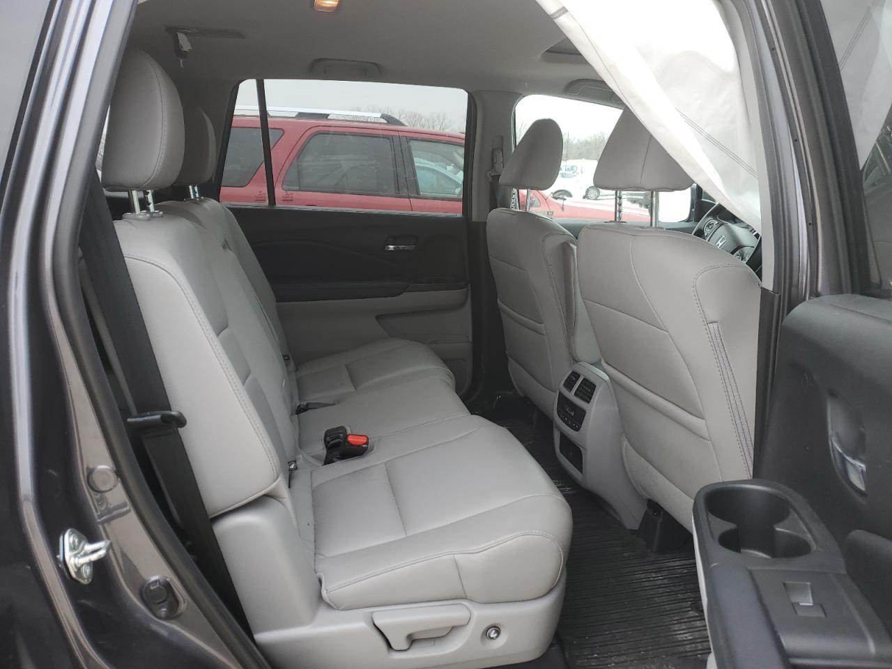 2017 Honda Pilot - Image 11