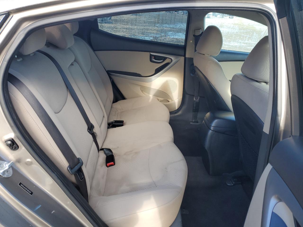 2014 Hyundai Elantra - Image 10