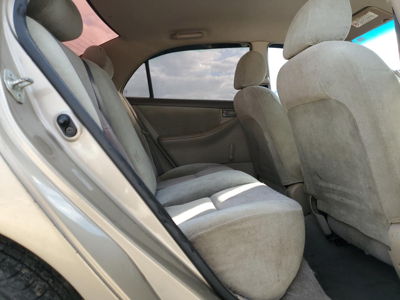 2004 Toyota Corolla - Image 10