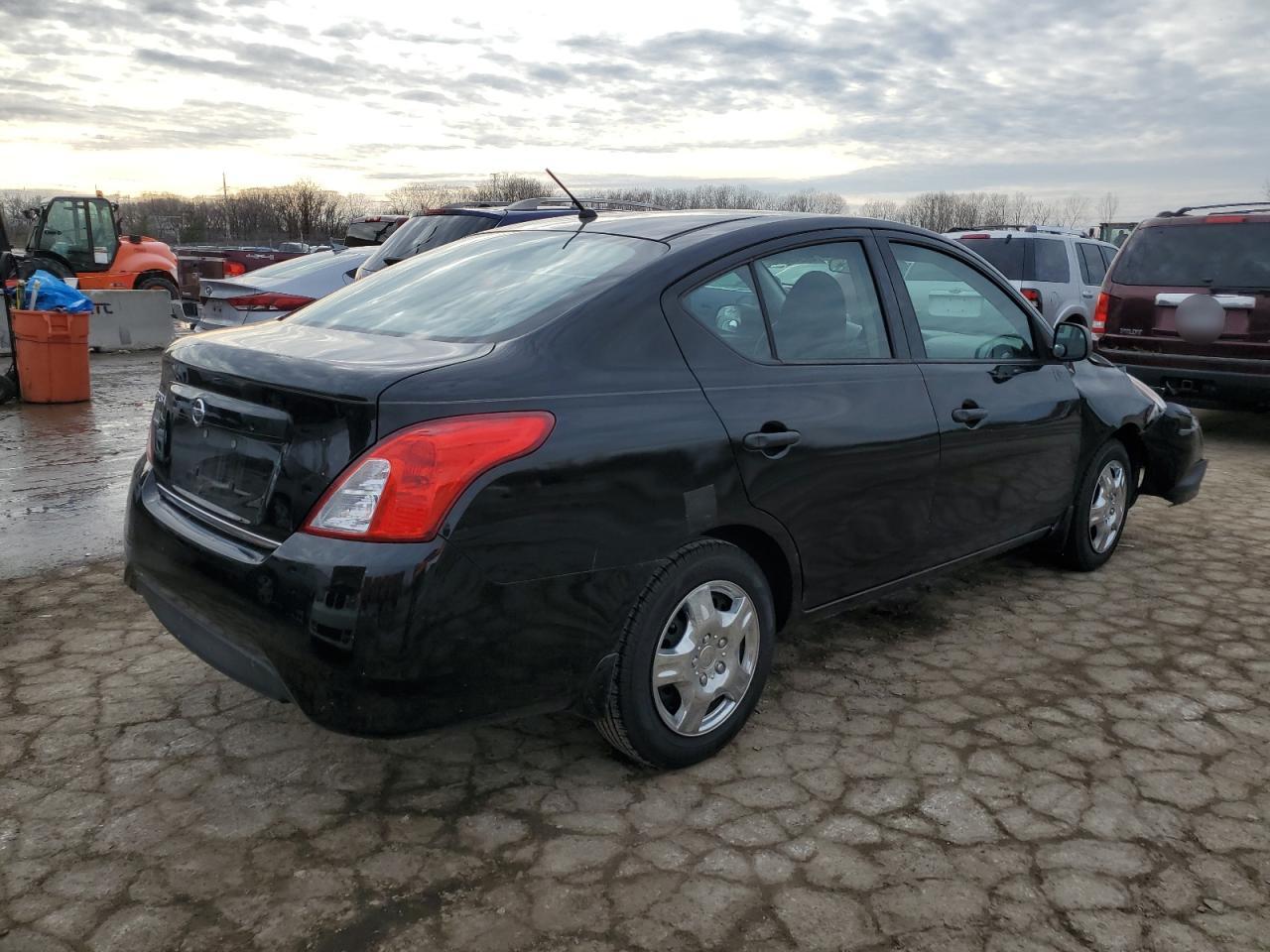 2015 Nissan Versa - Image 3