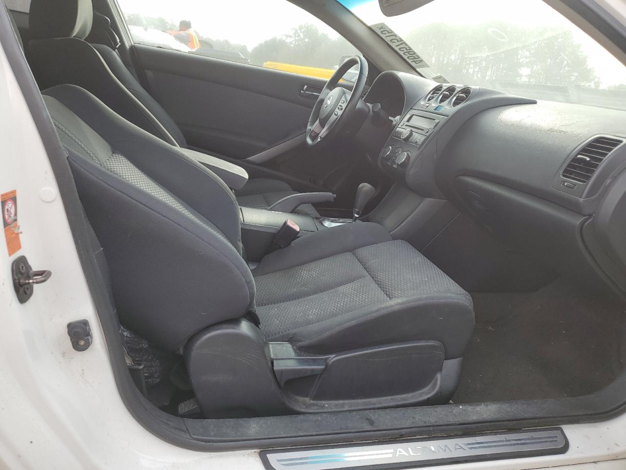 2009 Nissan Altima - Image 10
