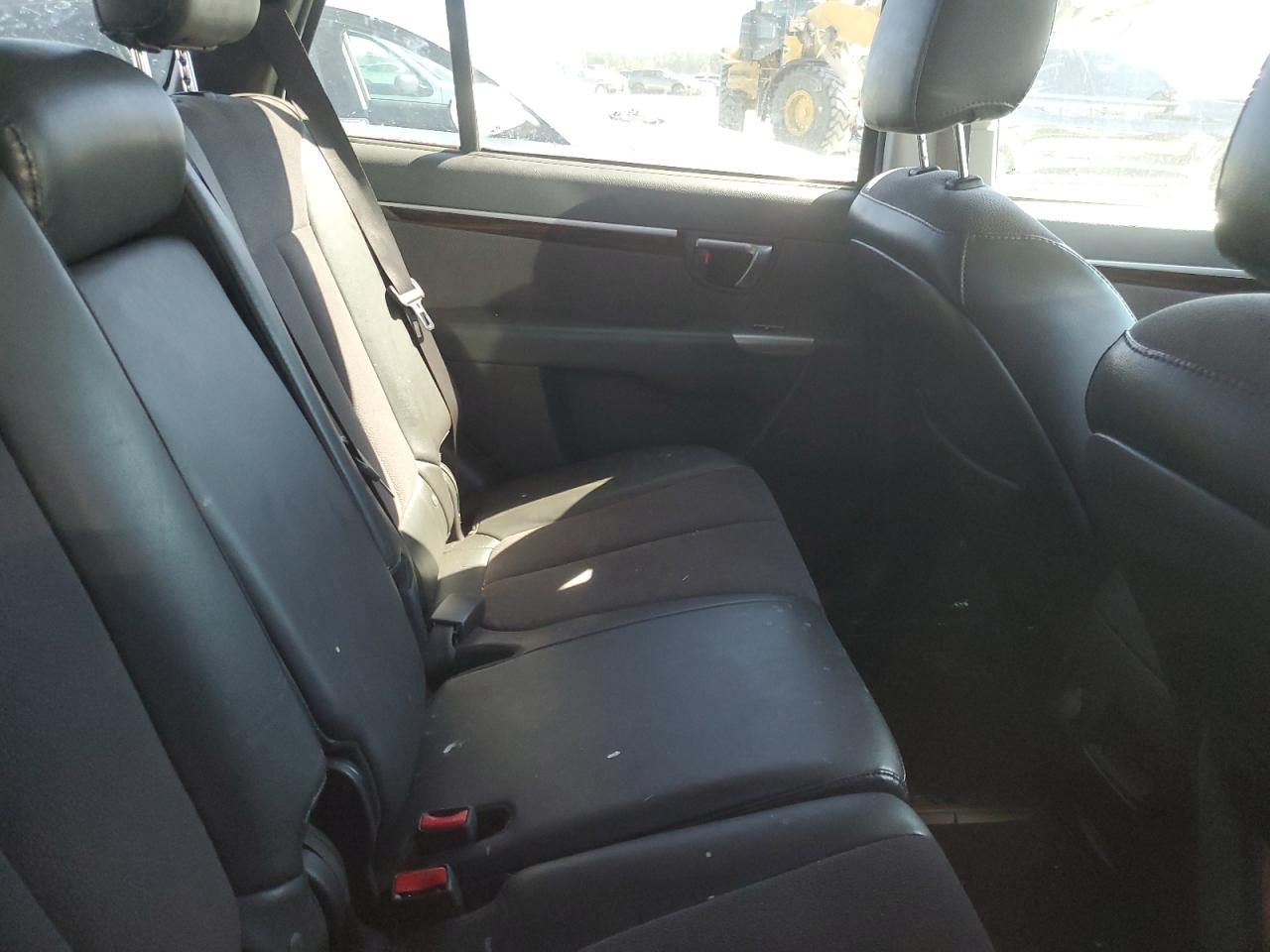 2012 Hyundai Santa Fe - Image 11