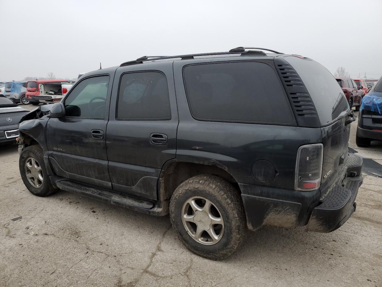 2004 GMC Yukon - Image 2