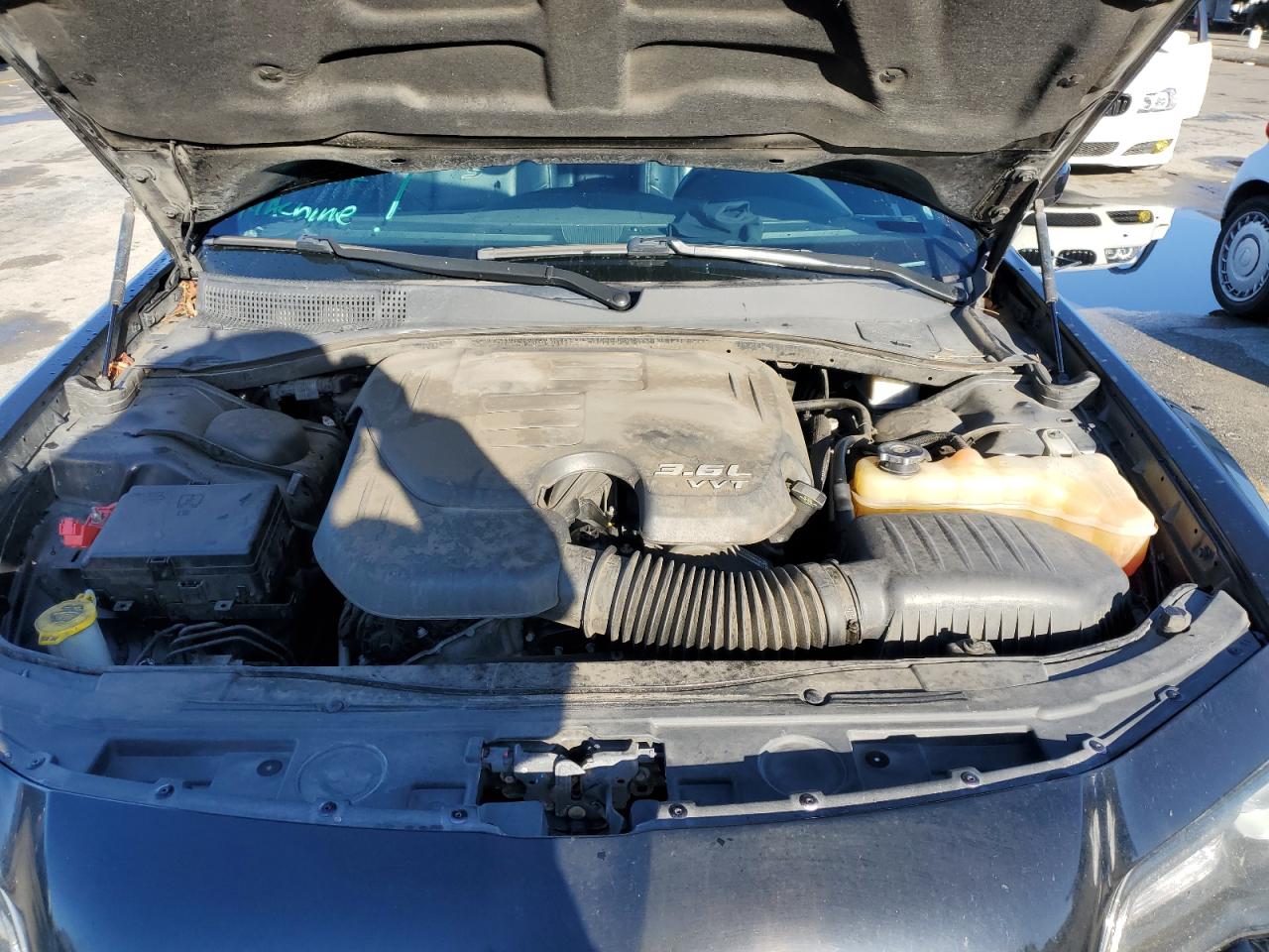 2018 Chrysler 300 - Image 11