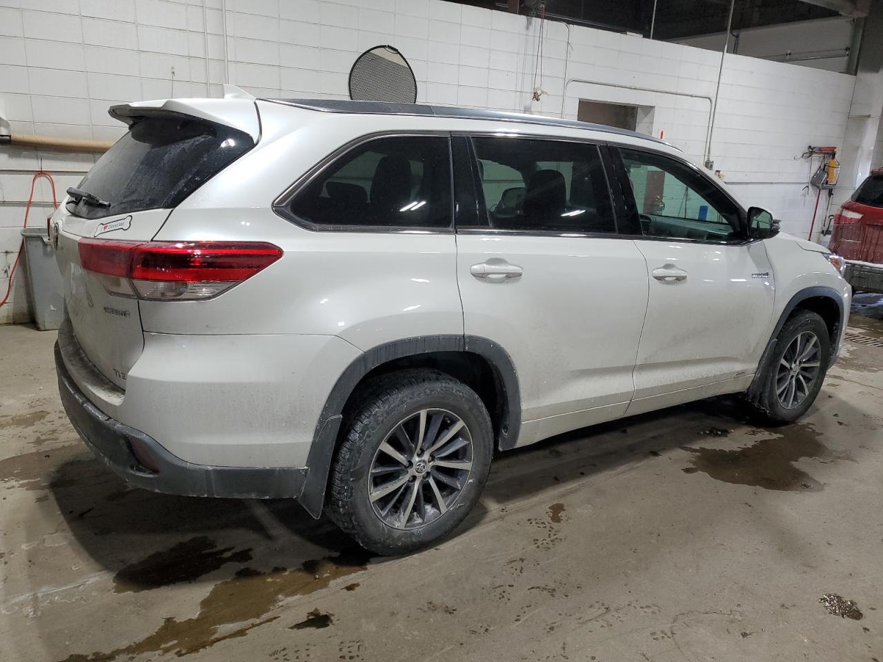 2017 Toyota Highlander - Image 3