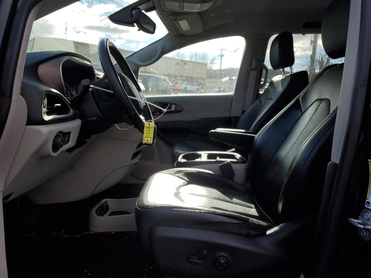 2018 Chrysler Pacifica - Image 7