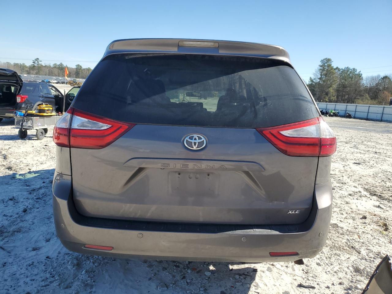 2015 Toyota Sienna - Image 6