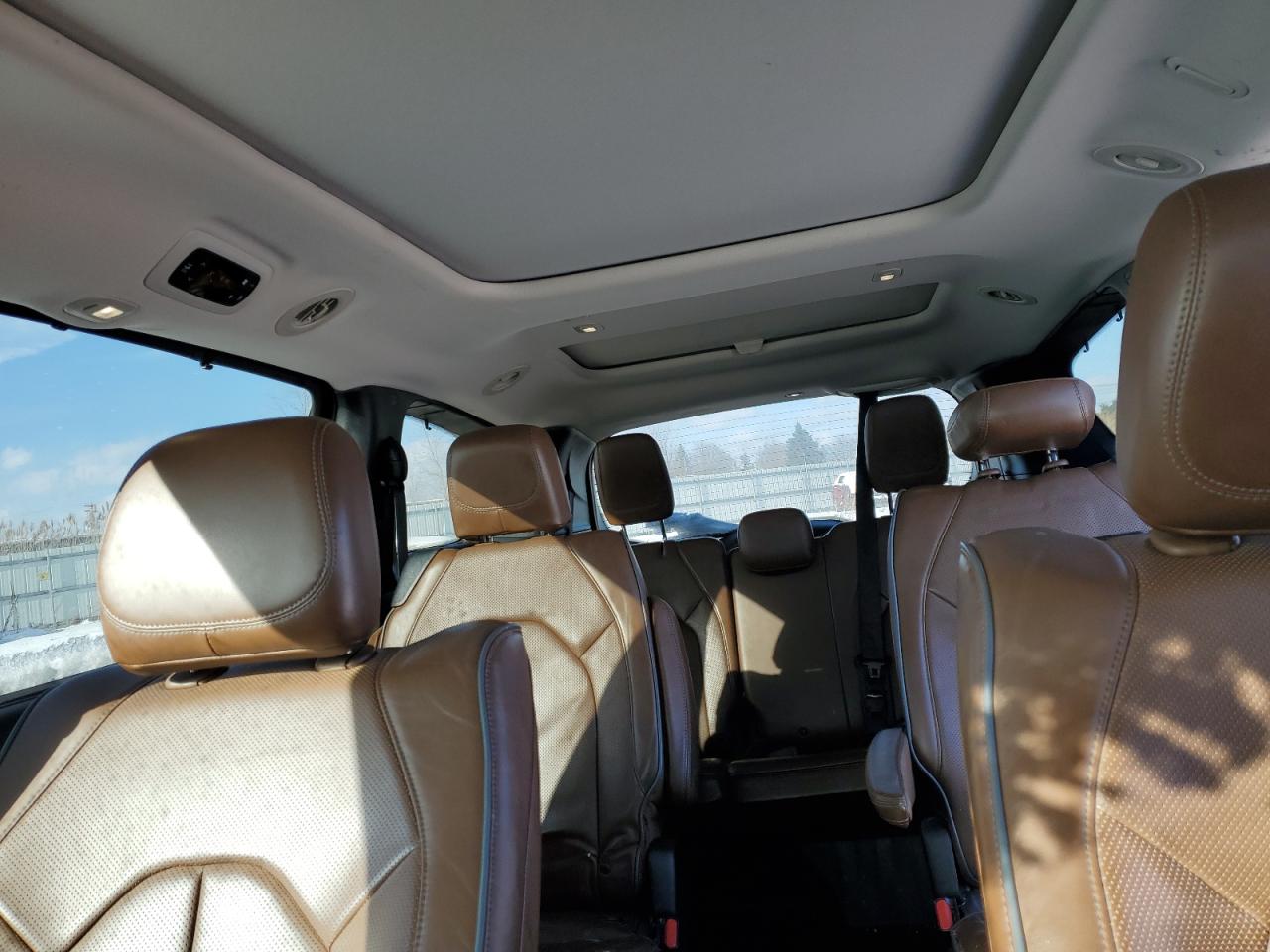 2017 Chrysler Pacifica - Image 10