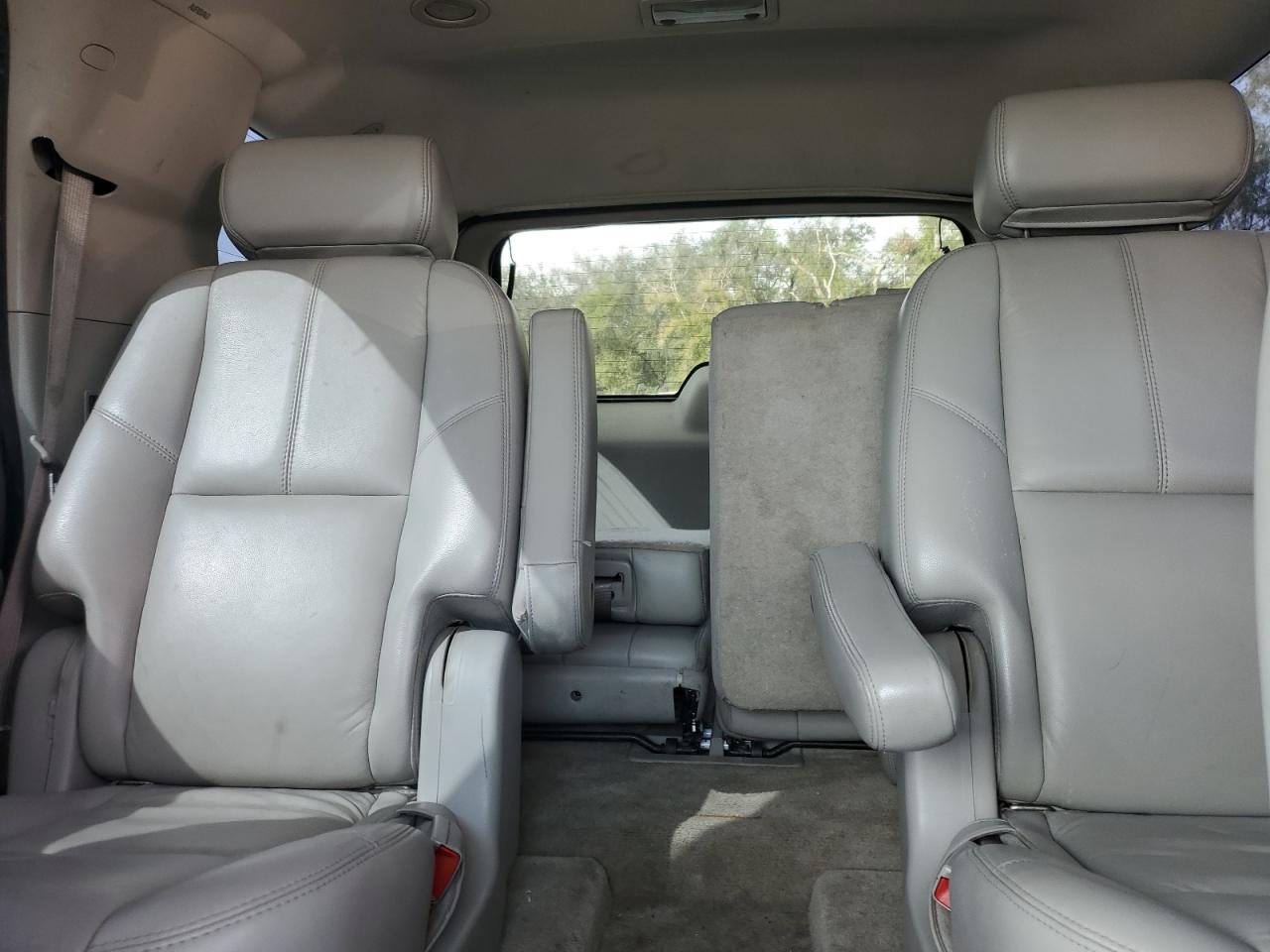 2007 Chevrolet Tahoe - Image 10