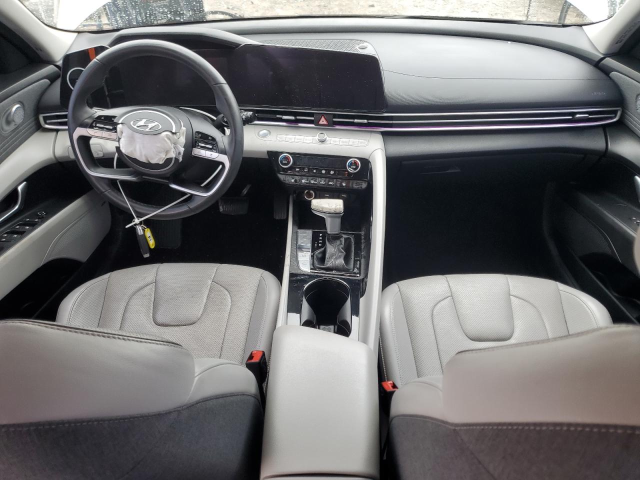 2021 Hyundai Elantra - Image 8