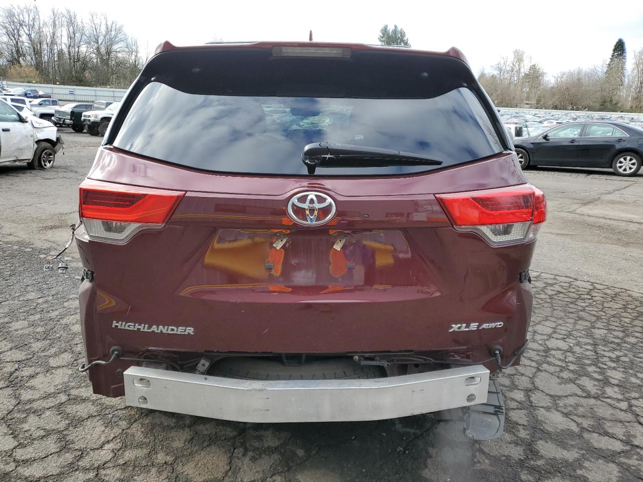 2017 Toyota Highlander - Image 6