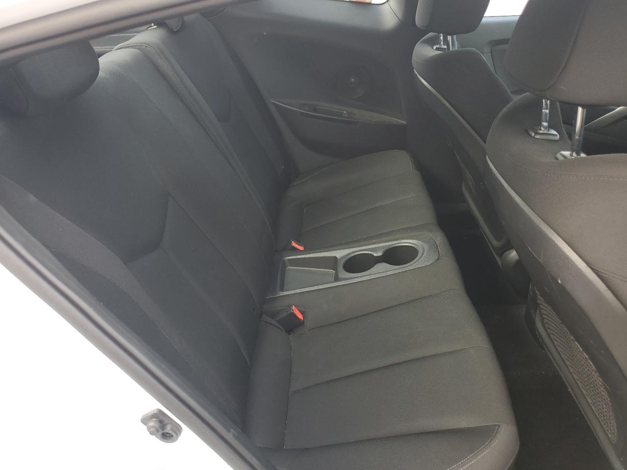 2017 Hyundai Veloster - Image 10