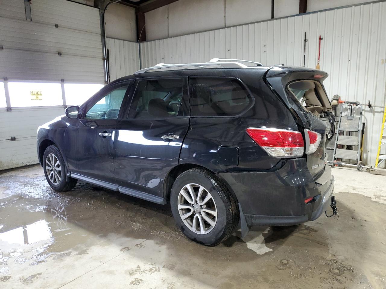 2015 Nissan Pathfinder - Image 2