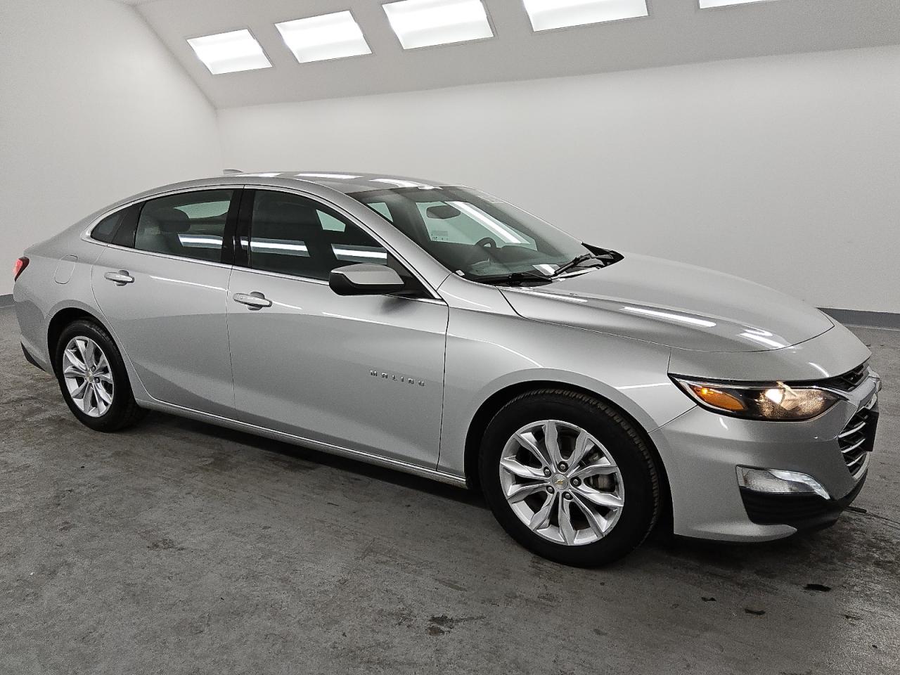 2022 Chevrolet Malibu - Image 4