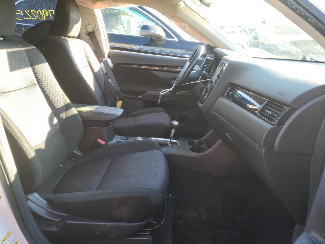2014 Mitsubishi Outlander - Image 7