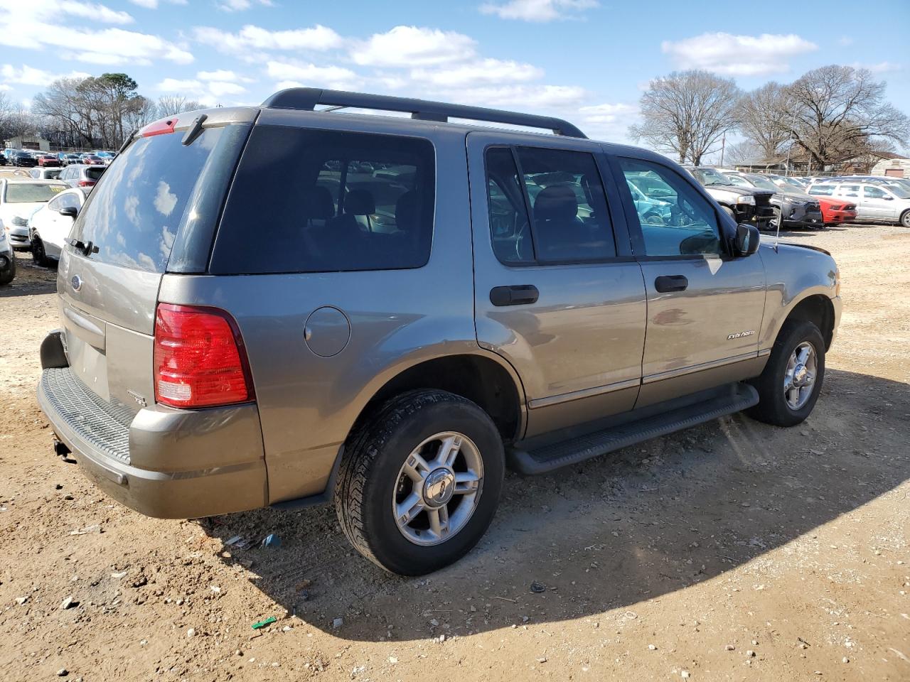 2005 Ford Explorer - Image 3