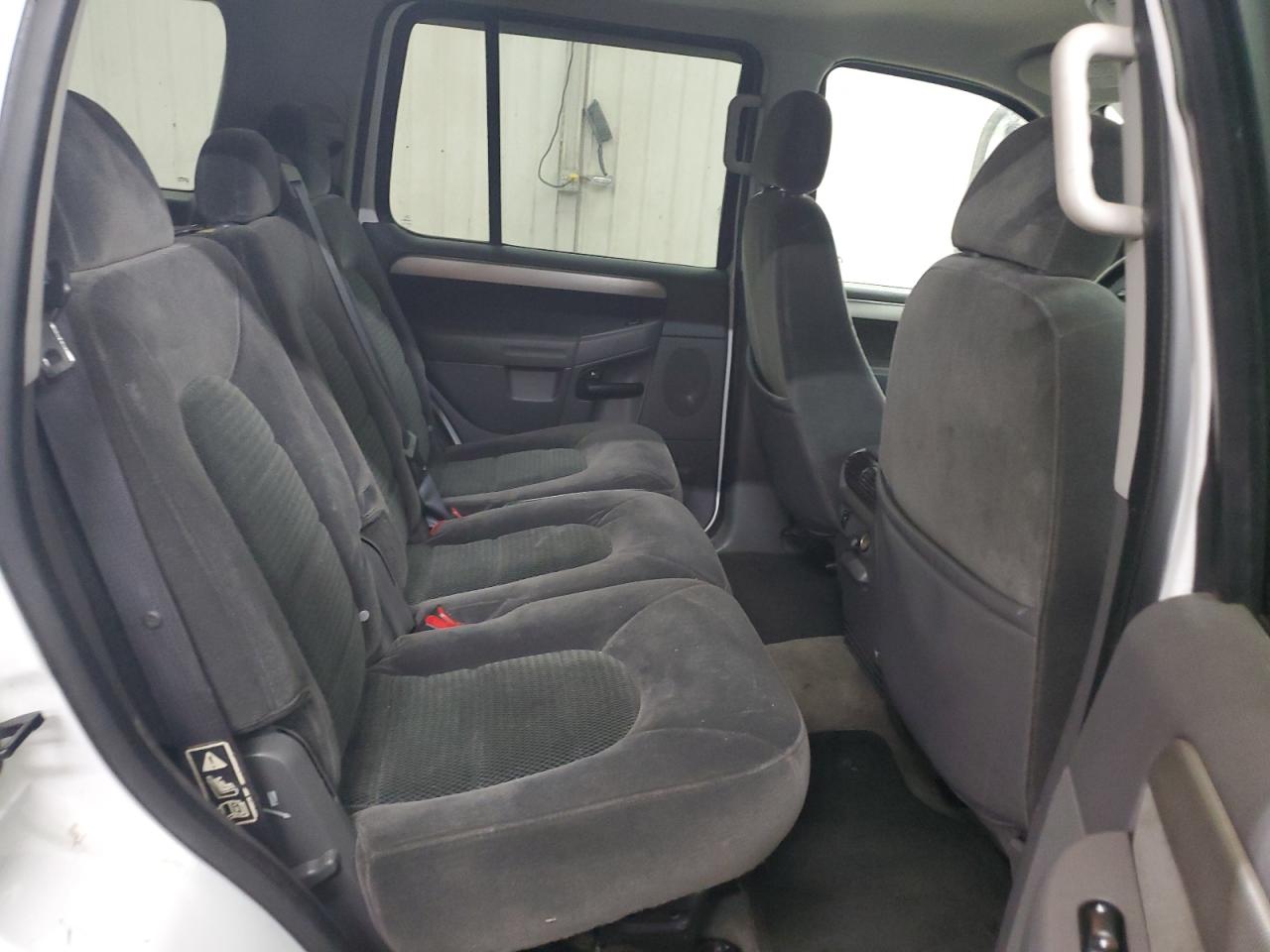 2003 Ford Explorer - Image 11