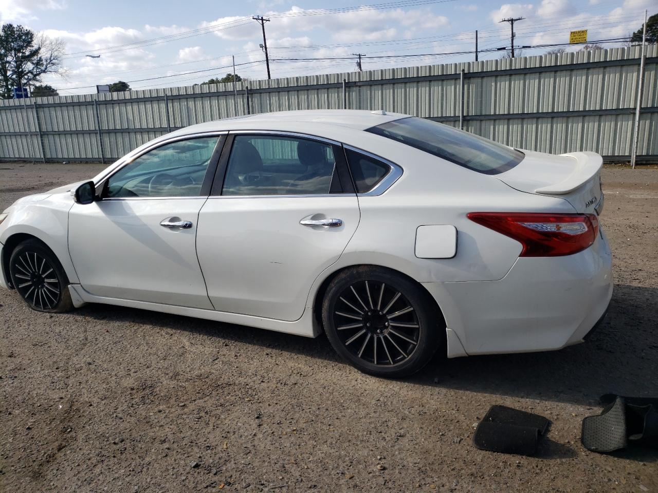 2017 Nissan Altima - Image 2