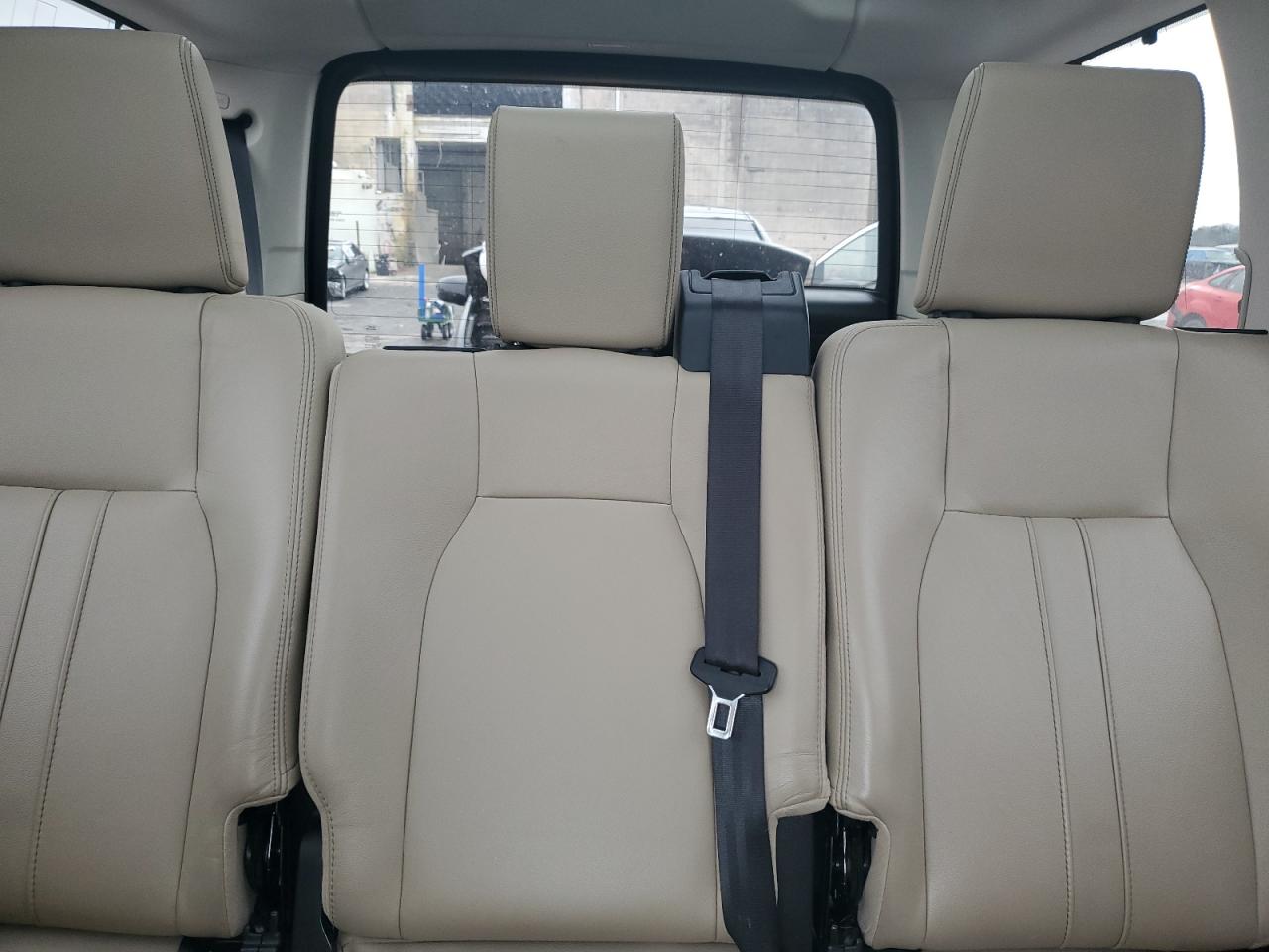 2016 Land Rover LR4 - Image 10