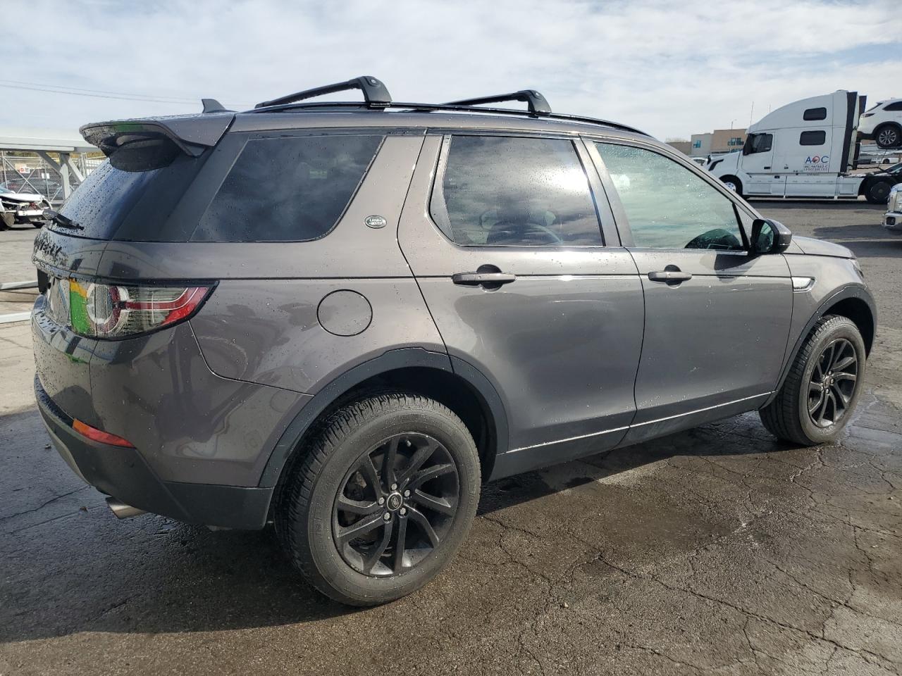 2016 Land Rover Discovery - Image 3