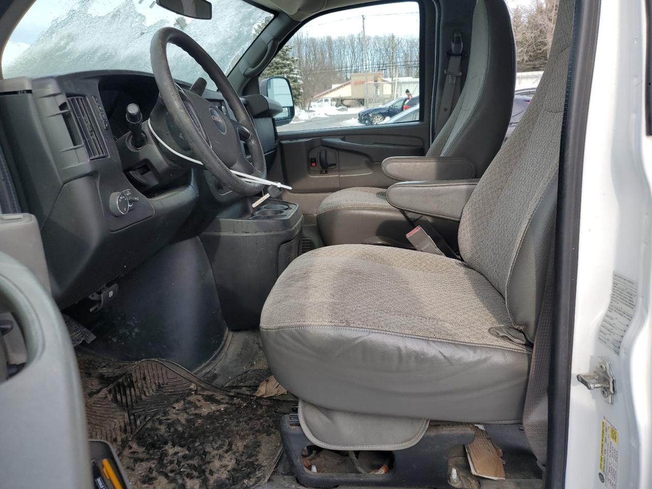 2015 GMC Savana - Image 7