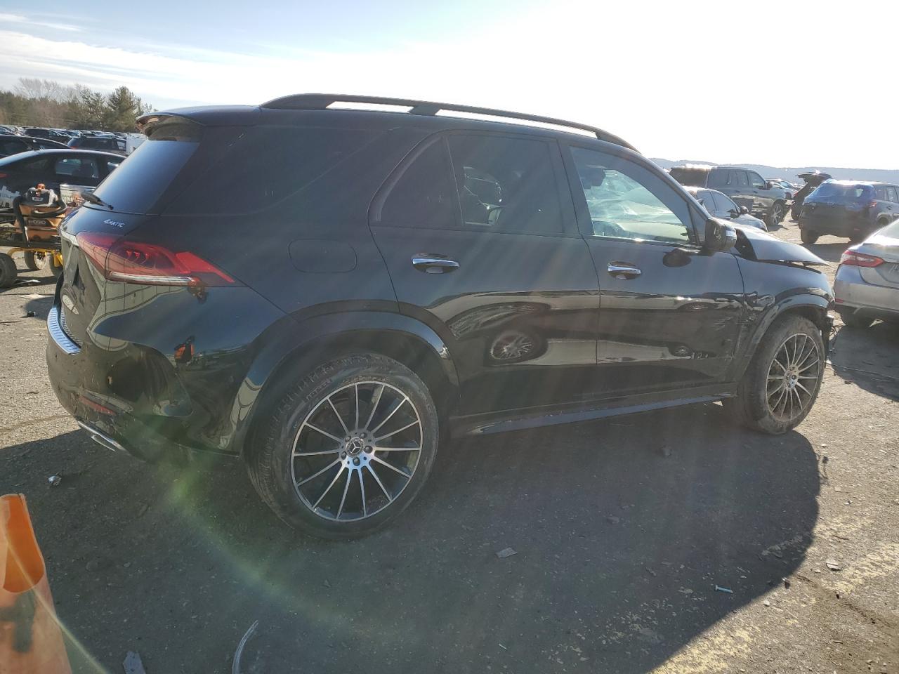 2022 Mercedes-Benz GLE - Image 3