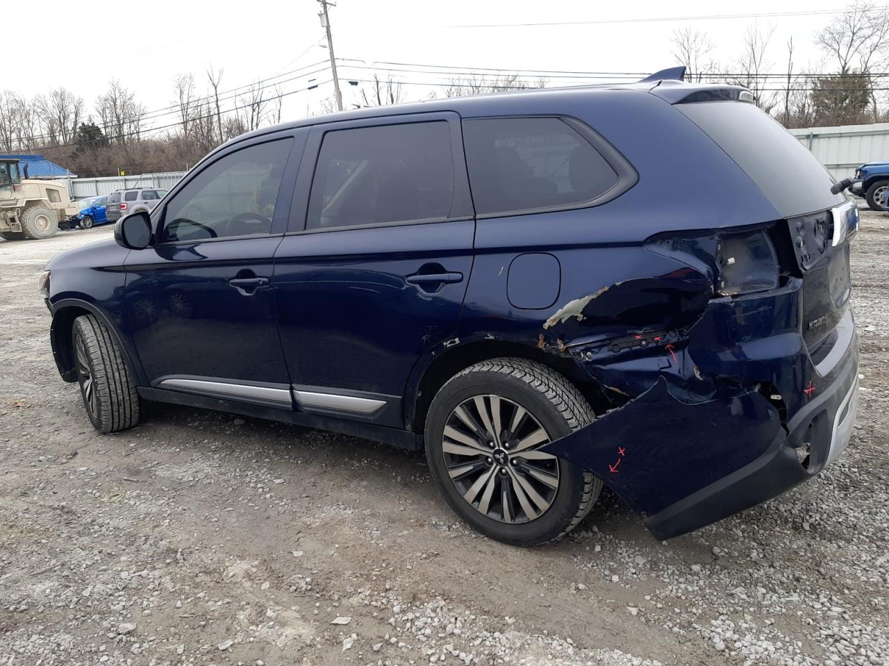 2019 Mitsubishi Outlander - Image 2