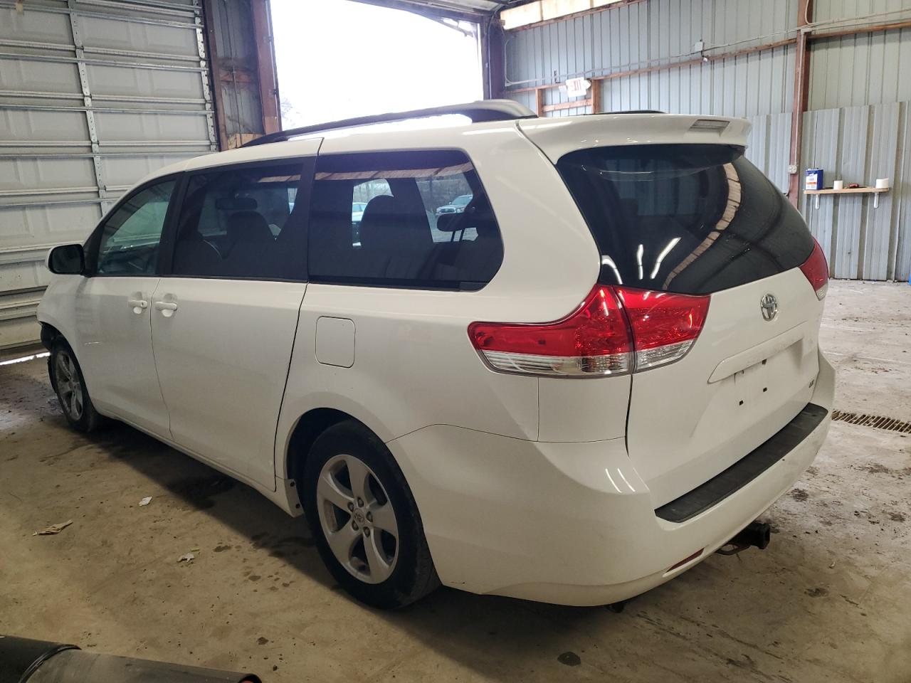 2012 Toyota Sienna - Image 2