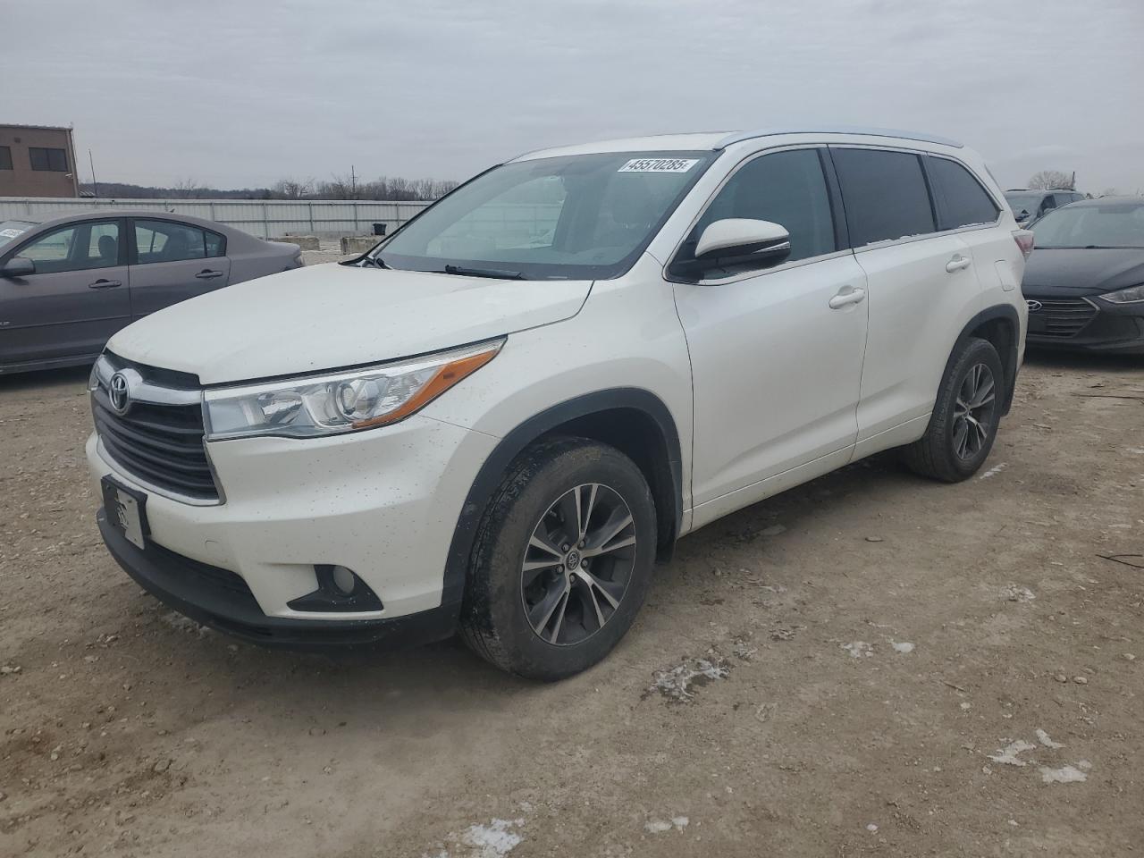 2016 Toyota Highlander - Image 1