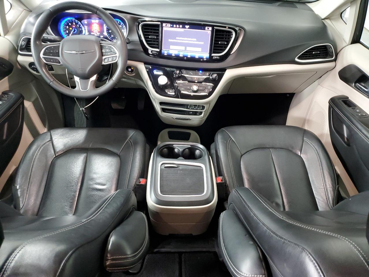 2022 Chrysler Pacifica - Image 8