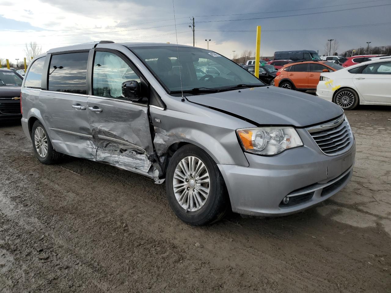 2014 Chrysler Town & Country - Image 4