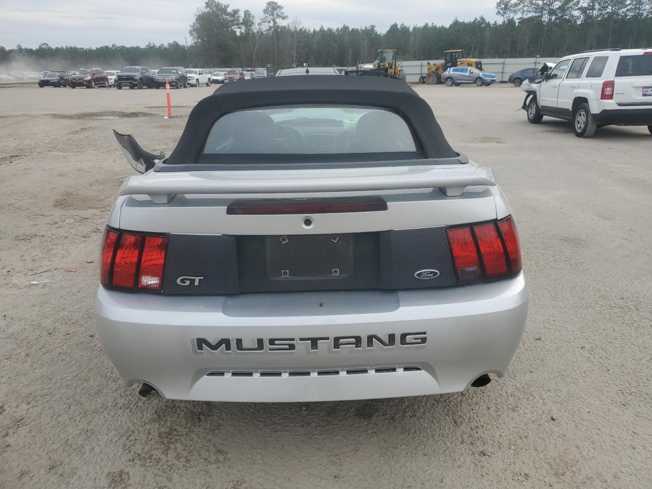 2004 Ford Mustang - Image 6