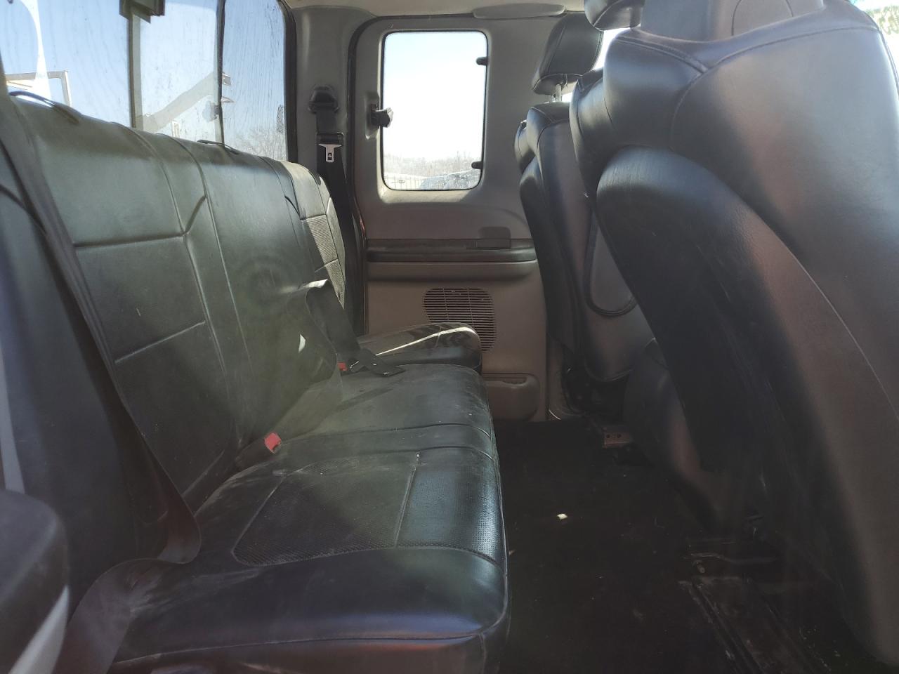 2004 Ford F250 - Image 10