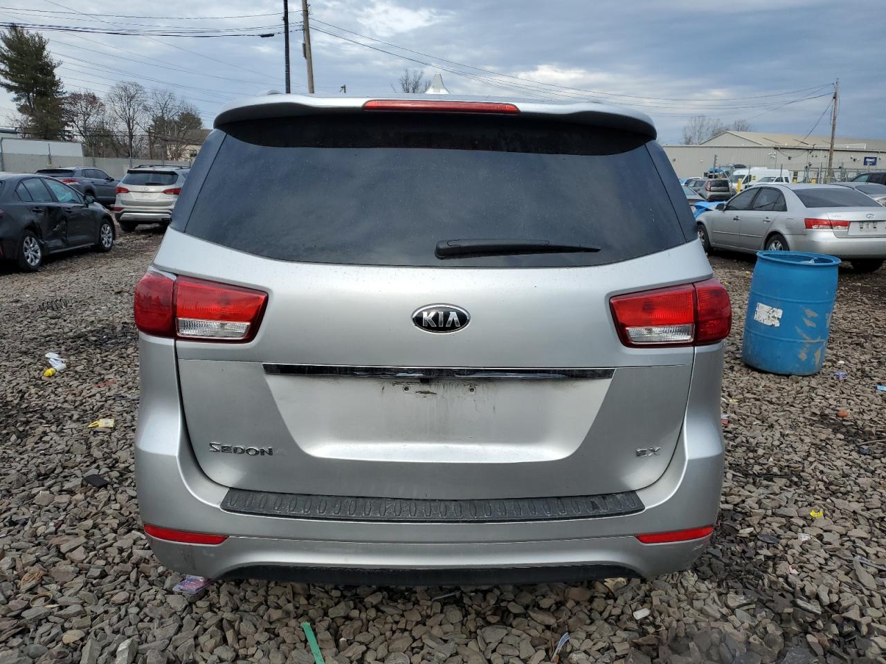 2015 Kia Sedona - Image 6