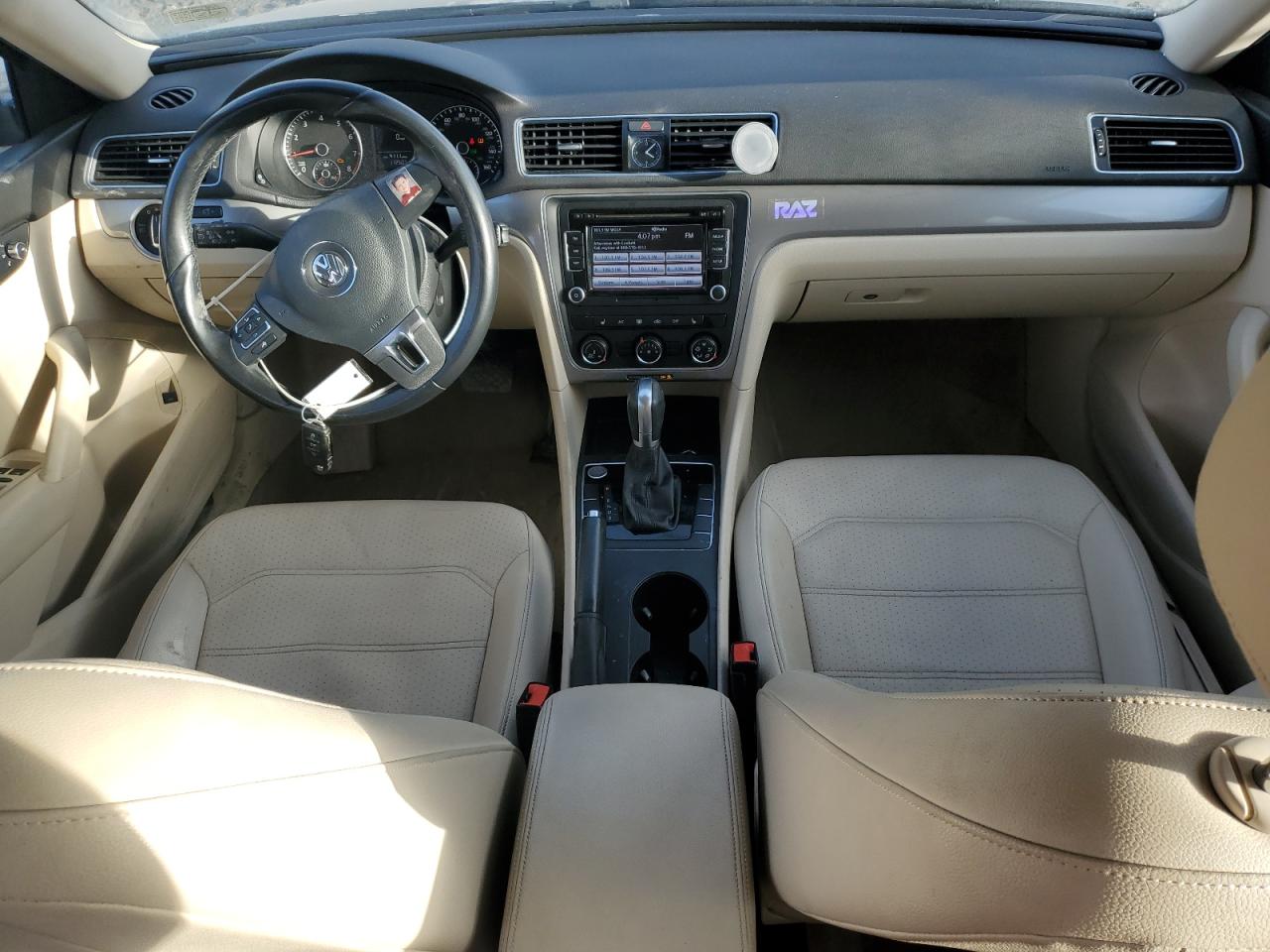 2015 Volkswagen Passat - Image 8