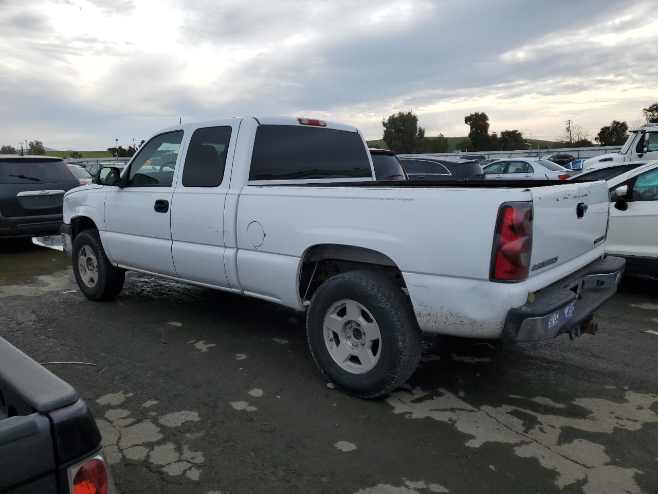 2005 Chevrolet Silverado - Image 2