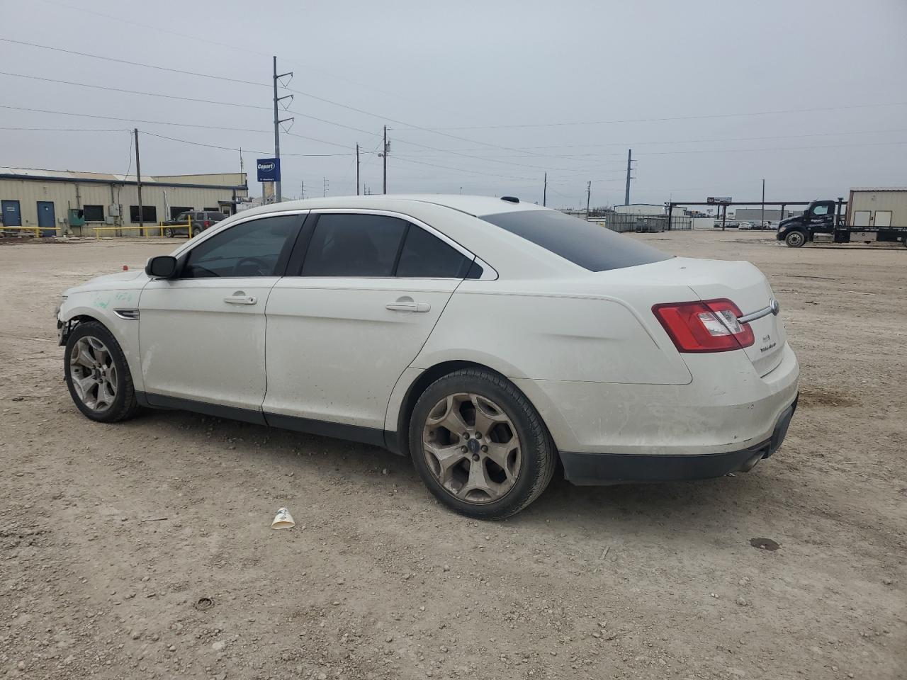 2010 Ford Taurus - Image 2