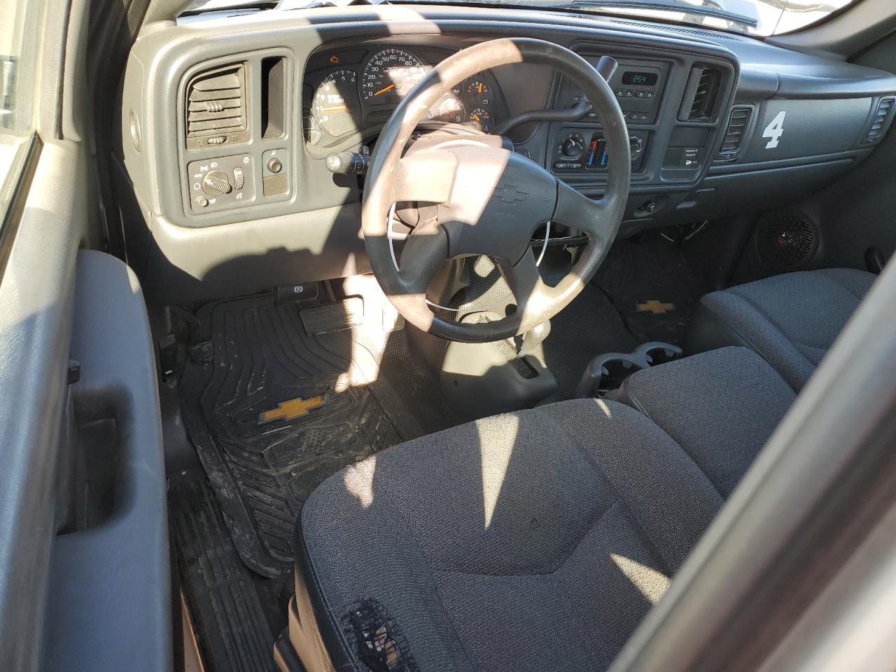2004 Chevrolet Silverado - Image 8