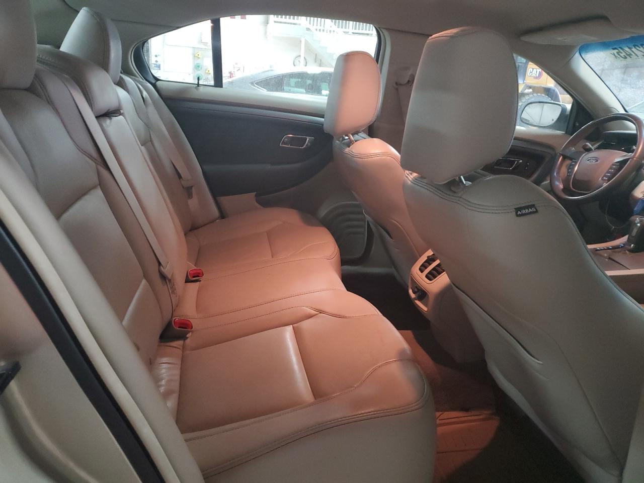2011 Ford Taurus - Image 10
