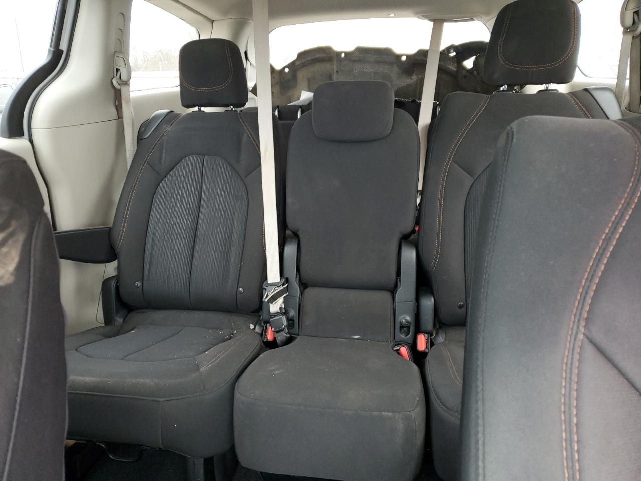 2017 Chrysler Pacifica - Image 10