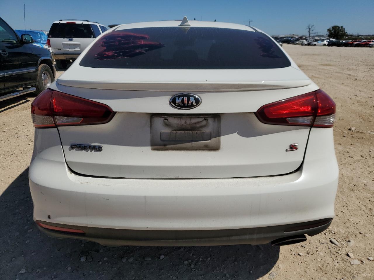 2017 Kia Forte - Image 6
