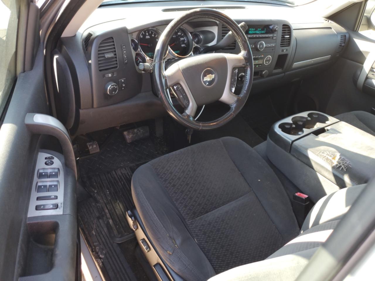 2007 Chevrolet Silverado - Image 8
