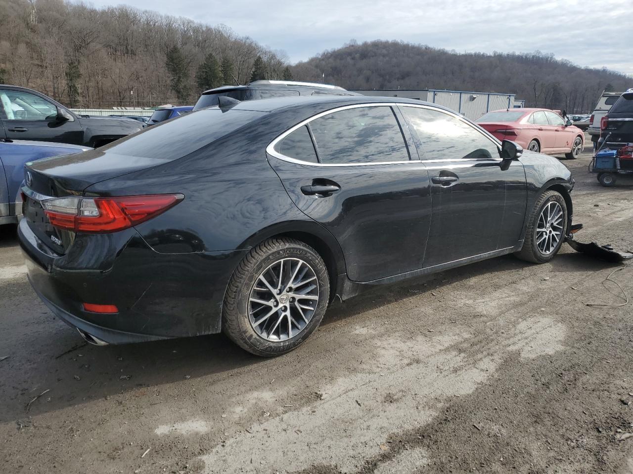 2016 Lexus ES - Image 3